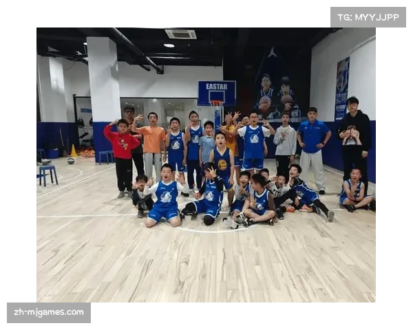 斯波尔斯特拉教练亲自领衔年度篮球训练营激发青年球员潜能