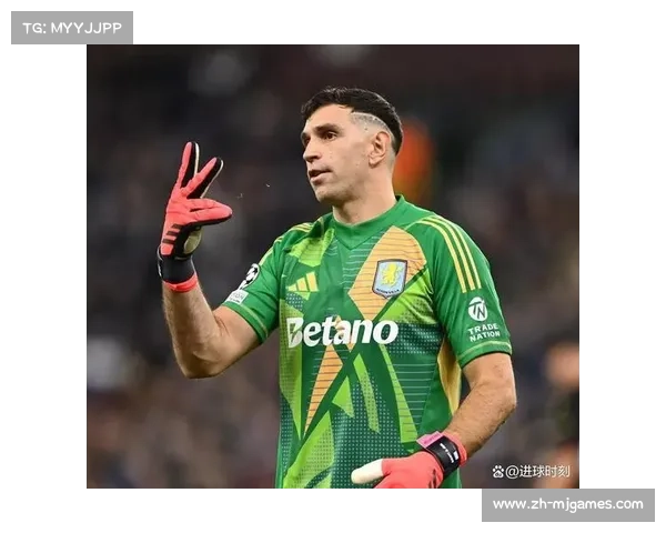 镜头聚焦:维拉门将马丁内斯连续三次神扑,力保球门不失 镜头聚焦:维拉门将马丁内斯连续三次神扑,力保球门不失